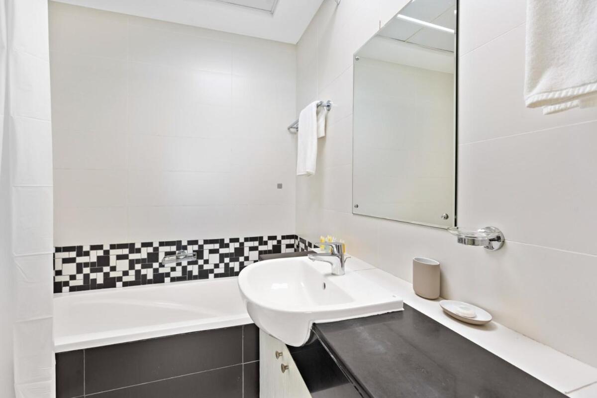 Silkhaus Modern 2 Bdr | Sea View | Oceanscape Apartamento Abu Dhabi